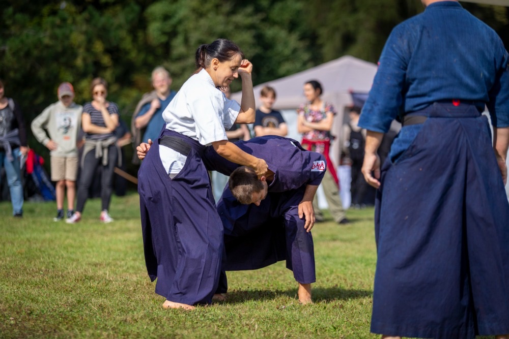 Ukázka Hiko-ryu Taijutsu — obrana proti úchopu